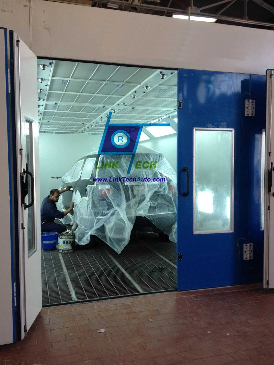 Water base paint spray booth