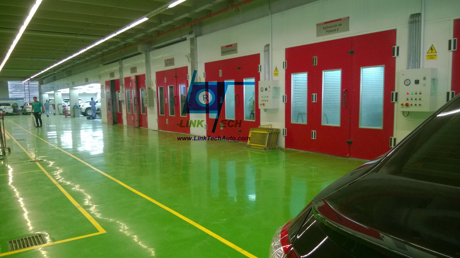 Paint booth for panel beating painting line