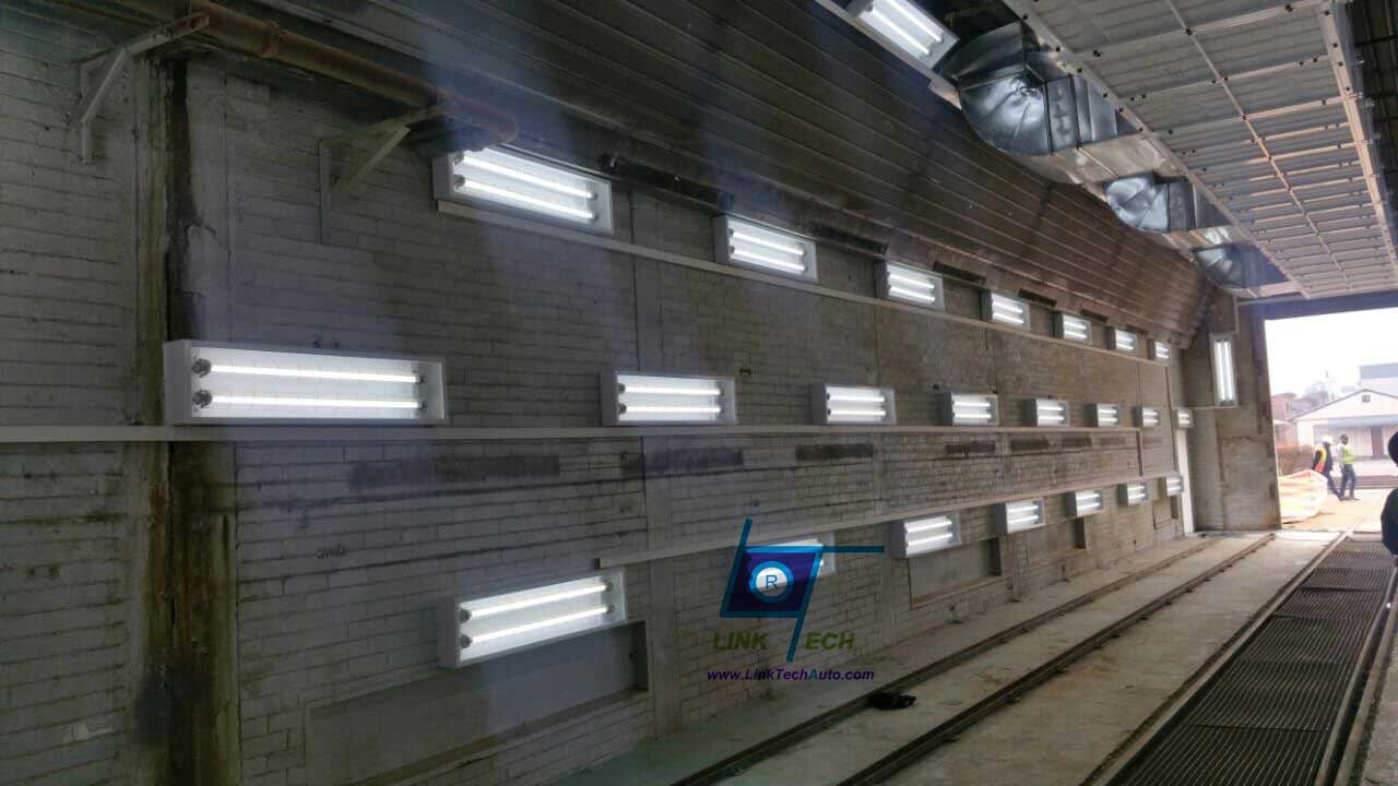 Spray booth for train